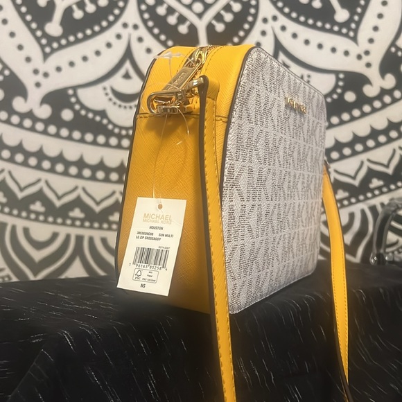 NWT Michael Kors Houston Crossbody - Picture 6 of 7